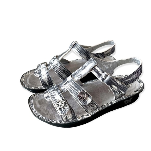 Algeria Viena Silver Metallic Leather Sandals Size 38 EU 7.5 US - Picture 1 of 8